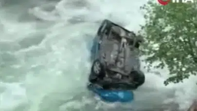 Giresun'da otomobil dereye uçtu : Karı-koca hayatını kaybetti