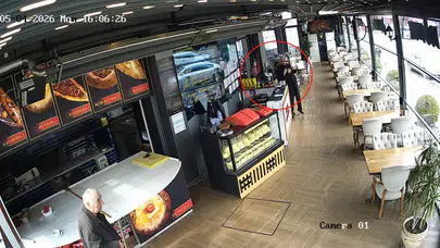 Pendik’te restoranda boğazına ekmek kaçan müşteriyi Heimlich manevrası kurtardı