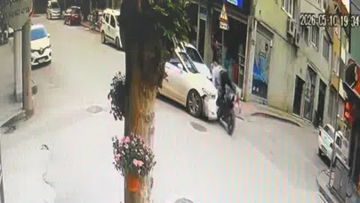 Bursa'da otomobil ve motosiklet çarpıştı : 1 kişi yaralandı