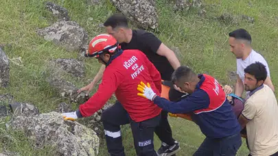 Iğdır'da otomobil uçuruma yuvarlandı : 4 kişi yaralandı