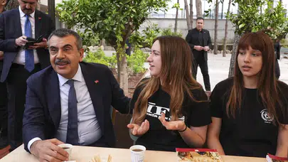 Bakan Tekin, İzmir Fen Lisesi'nde konuştu