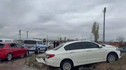 Eskişehir'de iki otomobil çarpıştı : 10 yaşındaki çocuk yaralandı