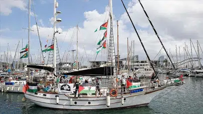 Küresel Sumud Filosu'nun etrafını savaş gemileri sardı