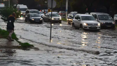 Ankara'da sağanak : Caddelerde su seviyesi yükseldi
