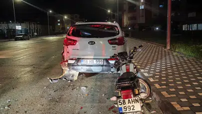 Sivas'ta motosiklet, park halindeki araca çarptı : 17 yaşındaki sürücü öldü