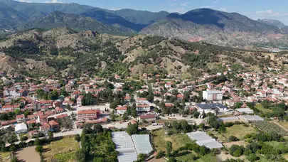 Türkiye'nin en sıcak yeri : Tabelalar 46 dereceyi gösterdi