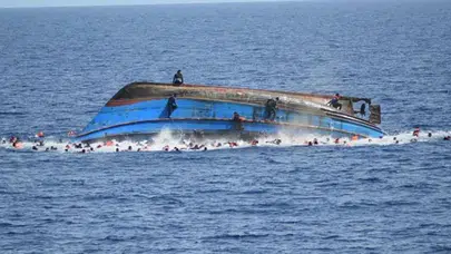 Hindistan’da düğün dönüşü facia : Tekne alabora oldu , 3 kişi hayatını kaybetti