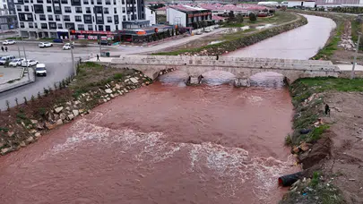 Sivas'ta yağış etkisi : Fadlum Irmağı coştu
