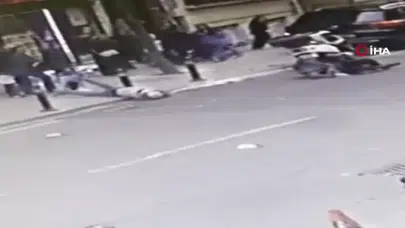 Şişli'de motosiklet yayaya çarptı, 2 kişi yaralandı