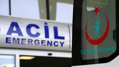 Fatih'te cam silerken 5'inci kattan düşen kadın hayatını kaybetti