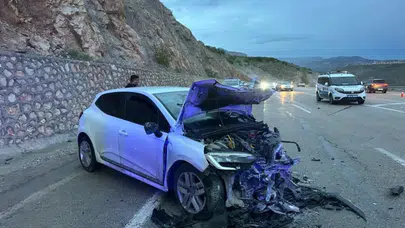 Malatya'da otomobiller kafa kafaya çarpıştı : 1'i ağır 8 yaralı