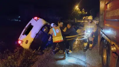Hatay'da korkutan kaza : Şarampole devrilen otomobilin sürücüsü kurtarıldı