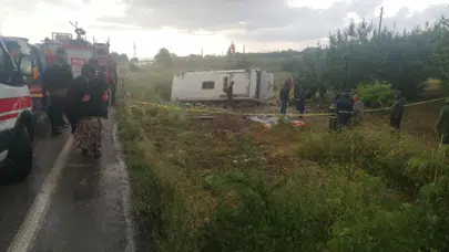 Isparta'da tur minibüsü şarampole devrildi : 4 ölü, 26 yaralı