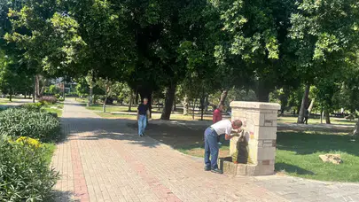 Adana'da sıcaklık 33 dereceyi aştı : Vatandaşlar gölgelere akın etti