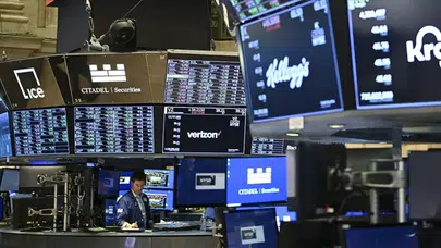 New York borsası karışık seyirle açıldı : Dow Jones yükseldi, Nasdaq düştü