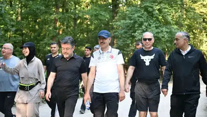 AK Parti kampında bakanlar sabah yürüyüşü yaptı