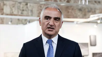 Bakan Ersoy : Kadir İnanır ile birlikte bir devir hiç geri dönmeyecek şekilde kapanmış oluyor