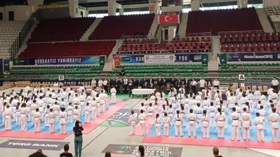4 ülkeden 180 sporcu, Bursa’da Kyokushin Karate Kupası’nda buluştu