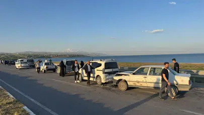Bitlis'te düğün konvoyundaki 5 araç çarpıştı : Yaralılar var