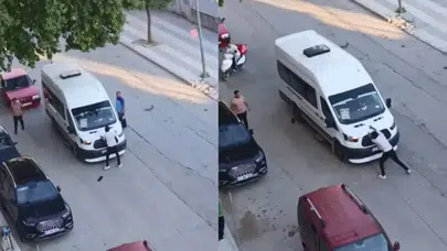 Elazığ'da dehşet anları : Önünü kestiği minibüsü yumrukladı