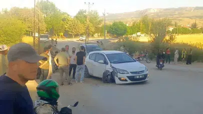 Adıyaman'da otomobil elektrik direğine çarptı : 5 kişi yaralandı