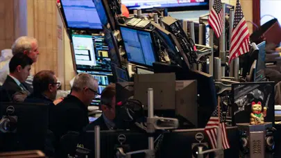 Wall Street’te hareketli açılış : Çip hisseleri toparlandı, piyasalar yön değiştirdi