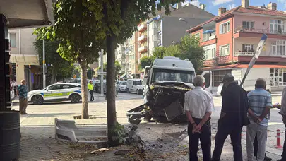 Eskişehir'de 4 araçlı zincirleme kazada 9 kişi yaralandı