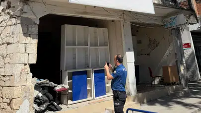 Adıyaman'da metruk bir bina korku saçıyor