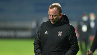 Sergen Yalçın'ın yüzüne bakmadığı yıldız oyuncu, Beşiktaş'tan ayrılıyor