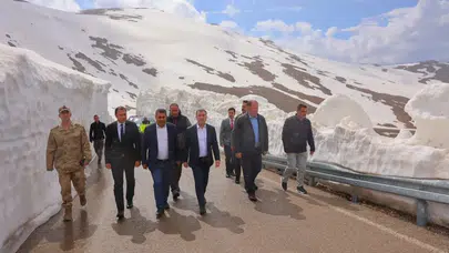 Bayburt’ta karla mücadele sürüyor : Yayla yolları açılıyor