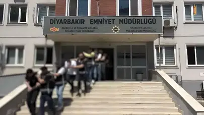 Diyarbakır'da silahlı suç örgütüne operasyon : 40 şüpheliden 15'i tutuklandı