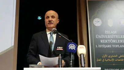 YÖK Başkanı Özvar, İslam Üniversiteleri Rektörleri Birinci İstişare Toplantısı'nda konuştu