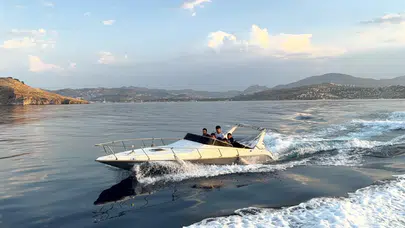 Bodrum açıklarında fiber teknede göçmen operasyonu : 18 düzensiz göçmen yakalandı