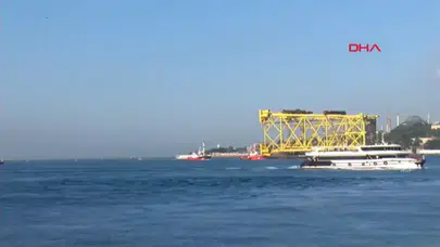 İstanbul Boğazı sondaj platformu geçişi nedeniyle gemi trafiğine kapatıldı