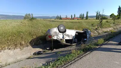 Afyonkarahisar'da otomobil takla atarak refüje devrildi : 1 ölü, 3 yaralı