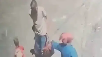 Van'da bir kadın sokakta oynayan çocuğa saldırdı