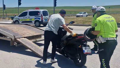 Çorum'da kaza : Otomobil ile motosiklet çarpıştı, sürücü yaralandı