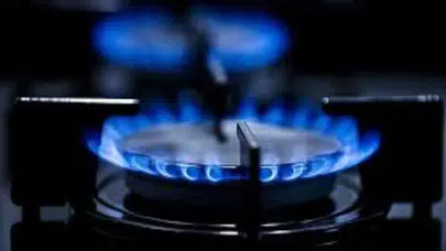 Spot piyasada doğal gaz fiyatları ne durumda ve işlem hacmi nasıldır?