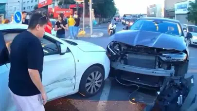Ümraniye Dudullu'da kırmızı ışıkta geçen araç kazaya sebep oldu