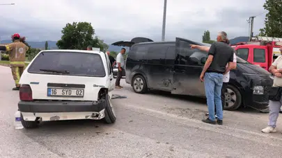 Bursa’da minibüs ile otomobil çarpıştı : 9 yaralı