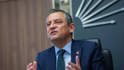 CHP'nin X hesabı, Özgür Özel'i takipten çıktı