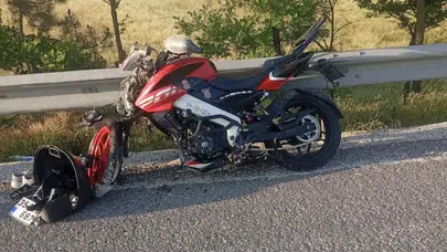 Uşak'ta kamyona arkadan çarpan 27 yaşındaki motosiklet sürücüsü öldü
