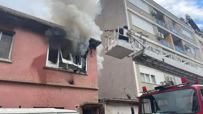 Antalya'da iki katlı müstakil ev alevlere teslim oldu