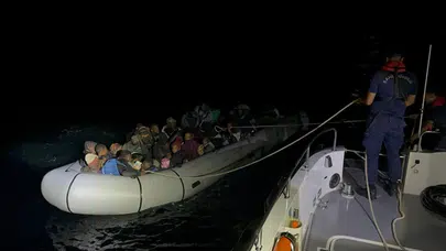 İzmir'in Çeşme ve Seferihisar ilçelerinde 65 düzensiz göçmen yakalandı