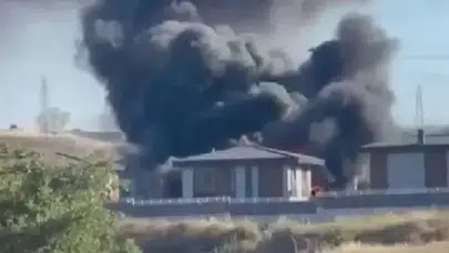 Tuzla'da villa yangını : Dumanlar gökyüzünü kapladı