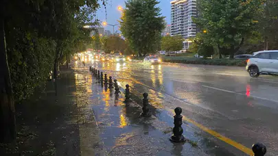 Ankara'da sağanak yağış çilesi: Cadde ve sokaklar suyla doldu