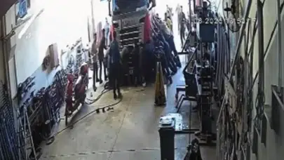 Aksaray'da baba ve oğlu tırın altında kaldı : O anlar kameraya yansıdı