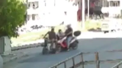 Antalya'da elektrikli bisiklet ile motorlu bisiklet çarpıştı : 4 yaşındaki çocuk yaralandı