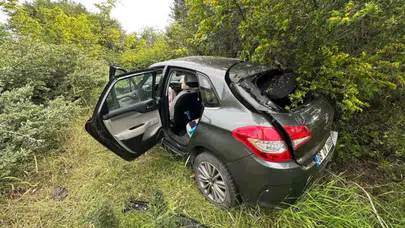 Çanakkale'de otomobil şarampole devrildi : 2 yaralı