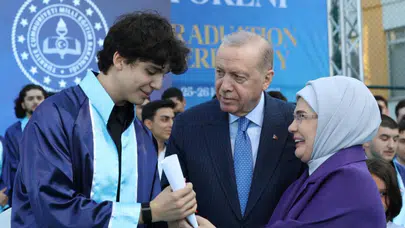 Cumhurbaşkanı Erdoğan, torunu Ömer Tayyip Erdoğan'ın diplomasını verdi